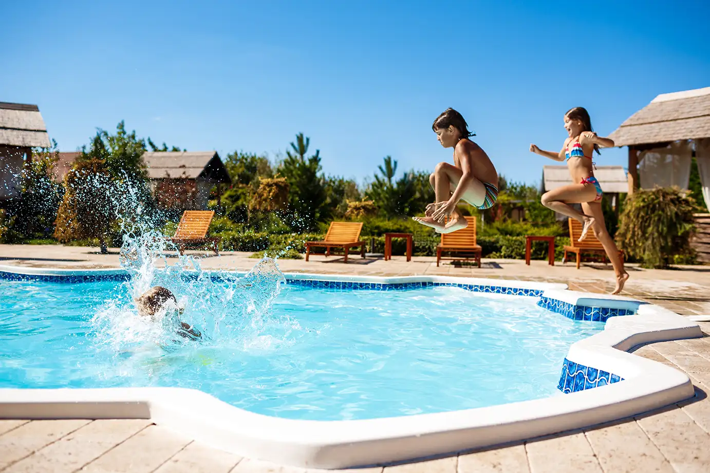 Votre piscine sur mesure : garanties, conseils et matériaux de qualité pour un projet réussi